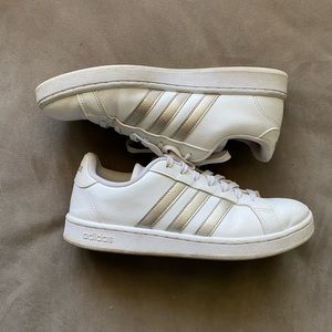 ADIDAS Grand Court White Silver Leather Low Top Lace Up Sneakers Shoes, Size 9.5